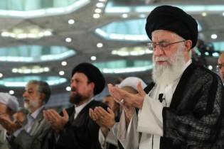 اقامه نماز عید فطر به امامت رهبر معظم انقلاب در مصلای امام خمینی