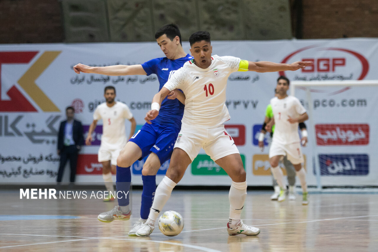 تیم ملی فوتسال ایران از ساعت ۲۱ یکشنبه  ۲۷ فروردین ماه در سالن مجموعه ورزشی پاس، در دیداری دوستانه به مصاف ازبکستان رفت و با نتیجه ۵ بر ۳ پیروز شد