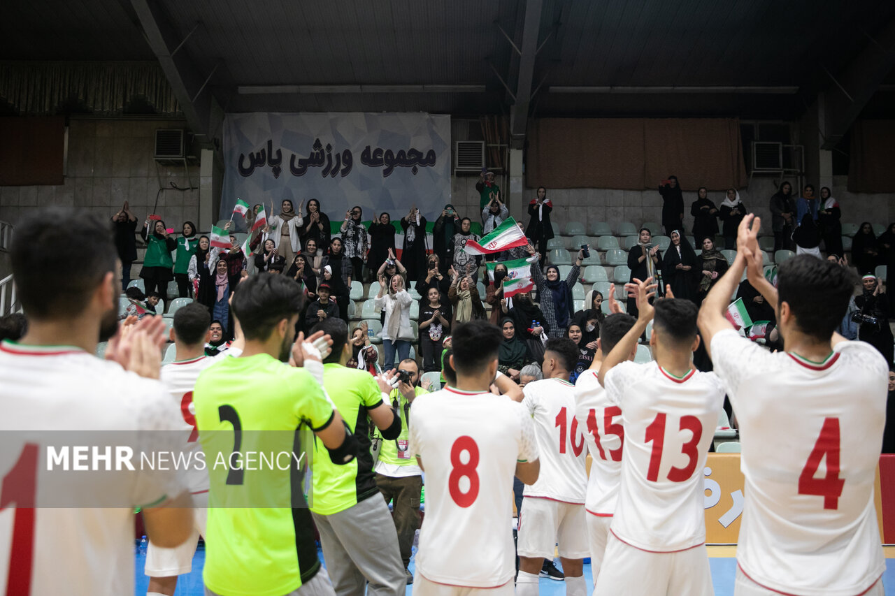 تیم ملی فوتسال ایران از ساعت ۲۱ یکشنبه  ۲۷ فروردین ماه در سالن مجموعه ورزشی پاس، در دیداری دوستانه به مصاف ازبکستان رفت و با نتیجه ۵ بر ۳ پیروز شد