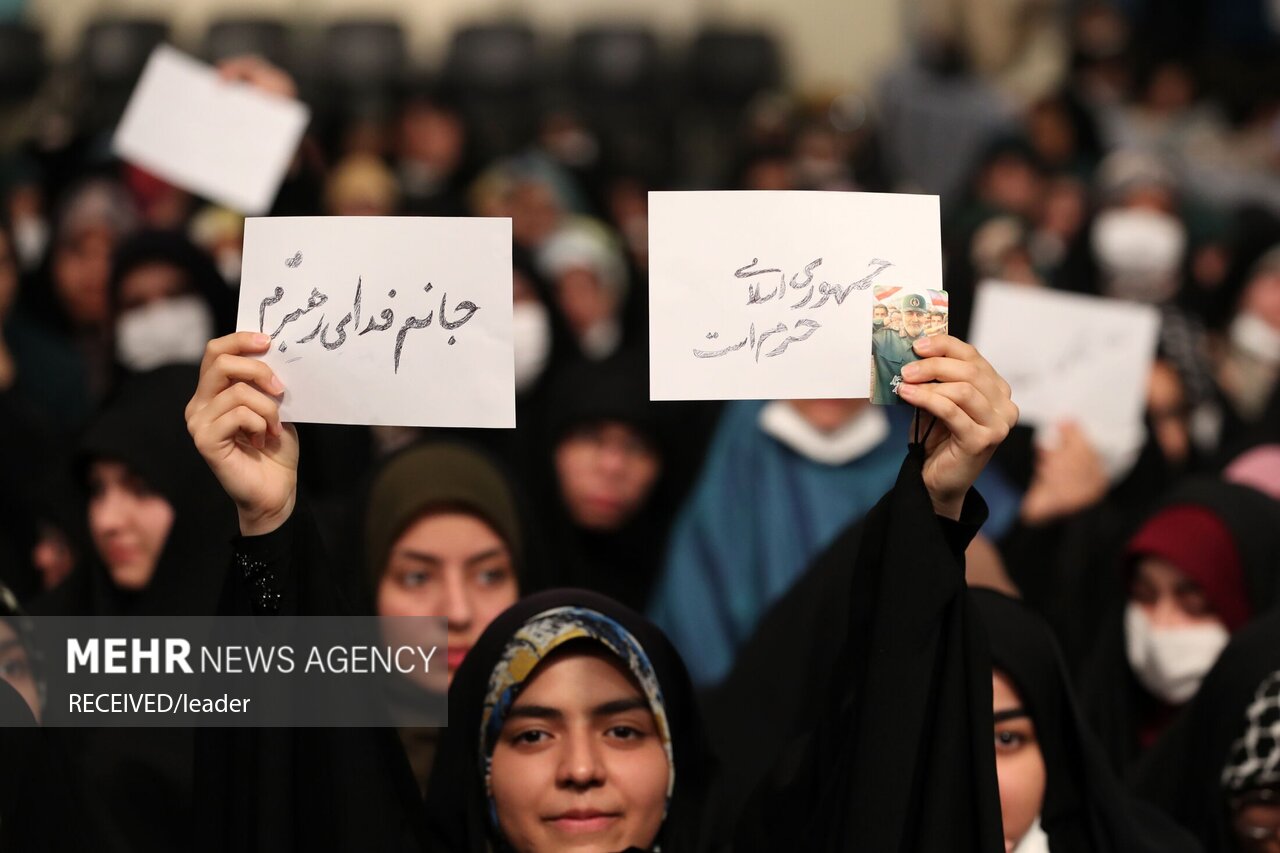 جمعی از دانشجویان و نمایندگان تشکل‌های دانشجویی عصر امروز سه‌شنبه ۲۹ فروردین ۱۴۰۲ با رهبر معظم انقلاب اسلامی دیدار کردند