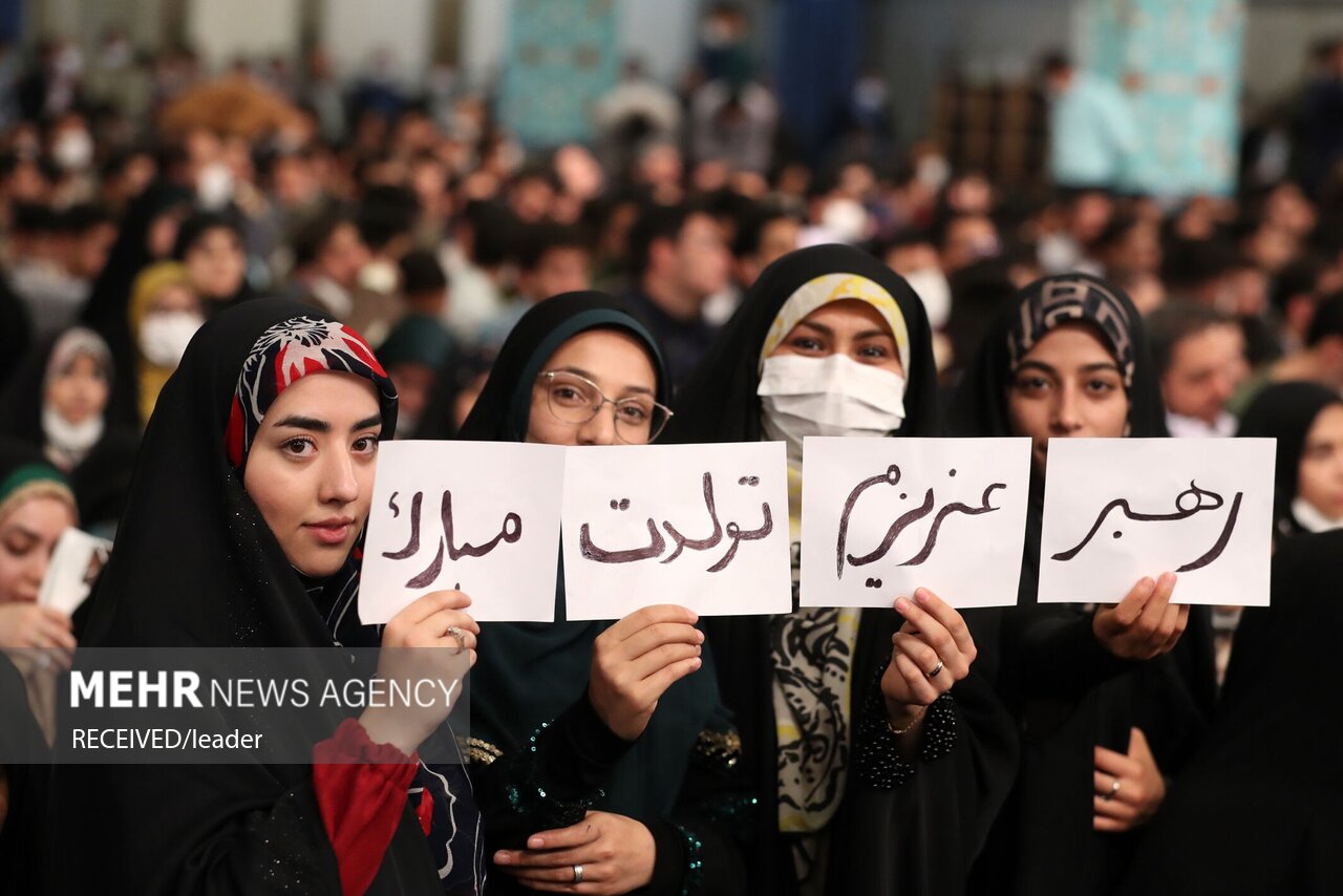 جمعی از دانشجویان و نمایندگان تشکل‌های دانشجویی عصر امروز سه‌شنبه ۲۹ فروردین ۱۴۰۲ با رهبر معظم انقلاب اسلامی دیدار کردند