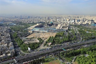 تصویر هوایی از حضور پرشور مردم تهران در نماز عید فطر ۱۴۰۲