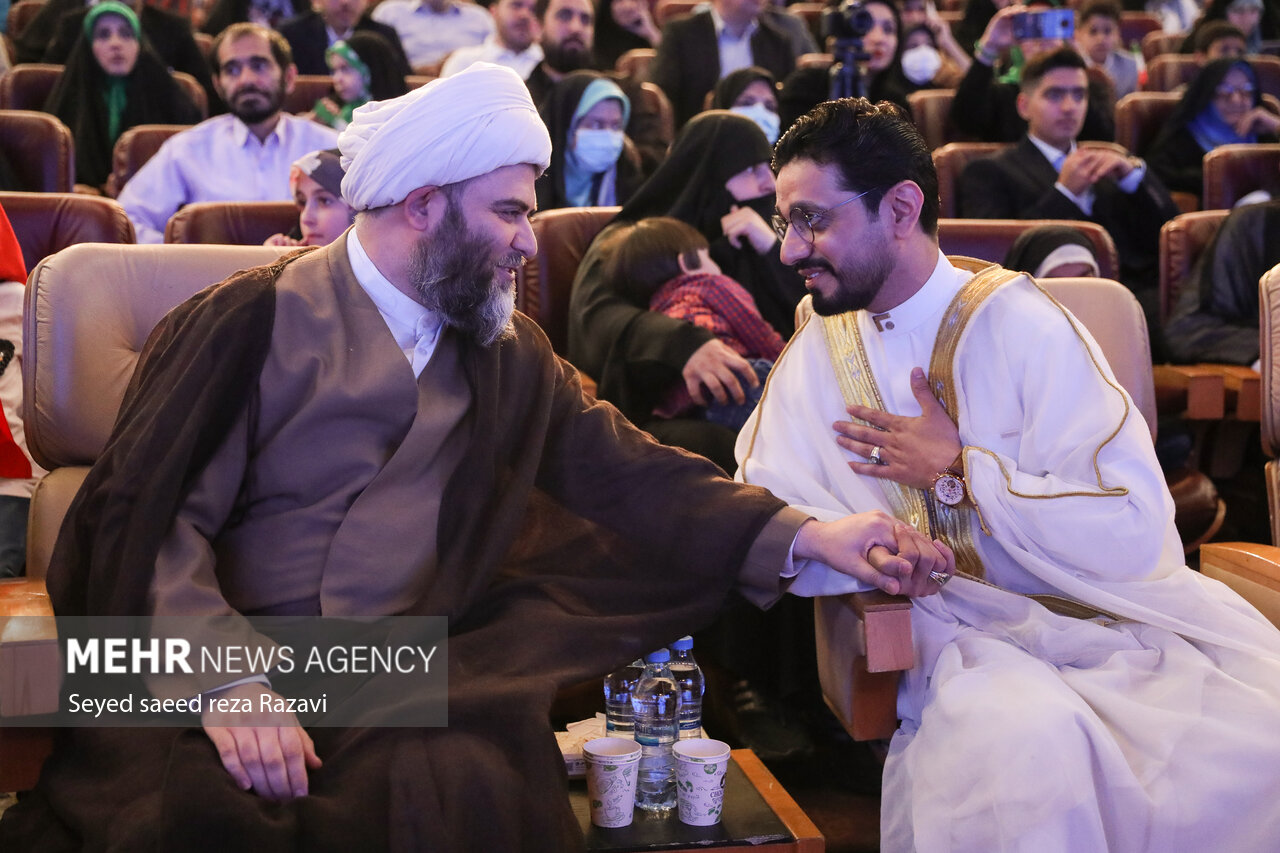 حجت الاسلام محمد قمی رییس سازمان تبلیغات اسلامی در مراسم گردهمایی بزرگ برنامه تلویزیونی محفل حضور دارد