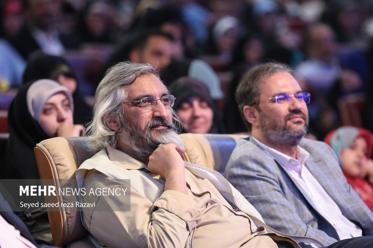 وحید جلیلی قائم مقام رییس سازمان صدا و سیما در امور فرهنگی   در مراسم گردهمایی بزرگ برنامه تلویزیونی محفل حضور دارد