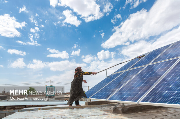 افتتاح ۸۰ پنل خورشیدی در روستای چاه‌نسر