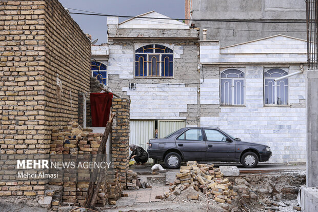 بازسازی منازل زلزله زده خوی