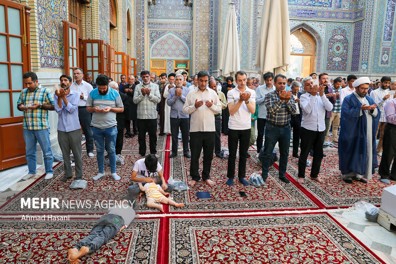 اقامه نماز عید سعید قربان در حرم امام رضا (ع)