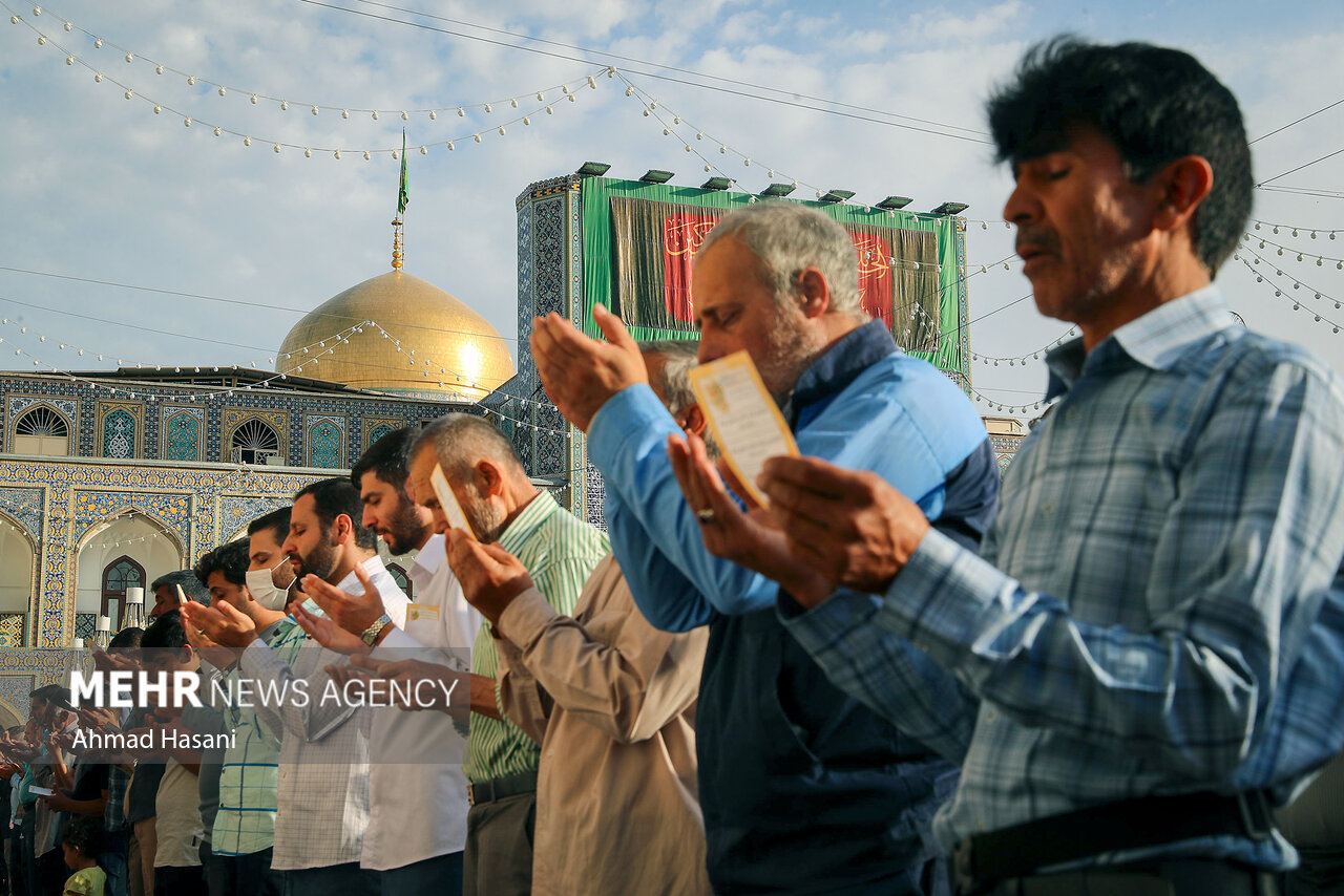 اقامه نماز عید سعید قربان در حرم امام رضا (ع)