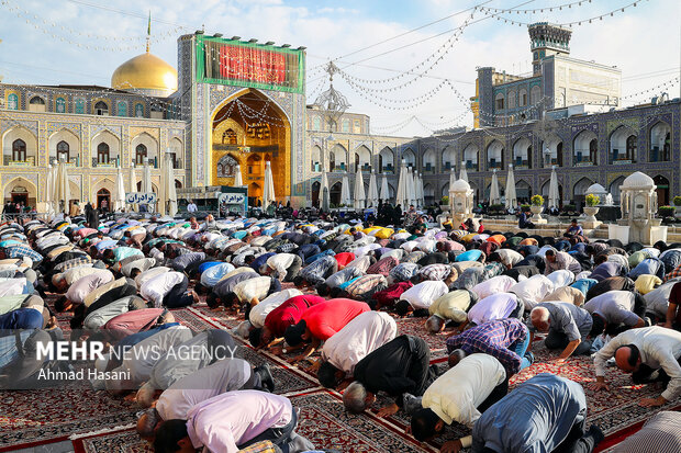 اقامه نماز عید سعید قربان در حرم امام رضا (ع)