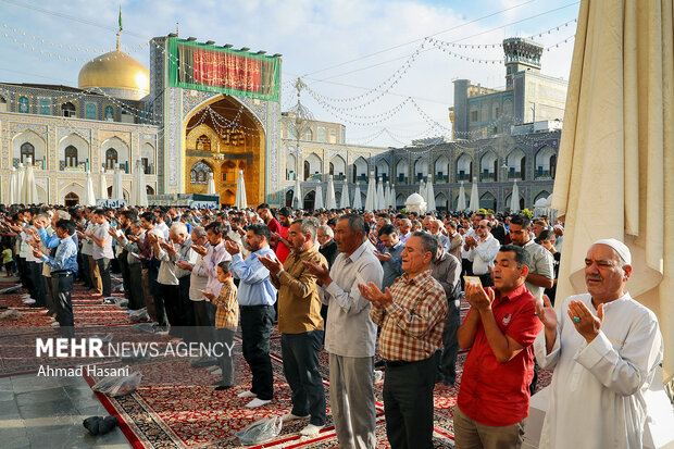 اقامه نماز عید سعید قربان در حرم امام رضا (ع)