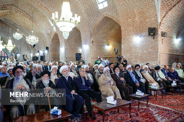 رونمایی از کتاب «زندگی اینجاست»