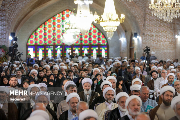 رونمایی از کتاب «زندگی اینجاست»