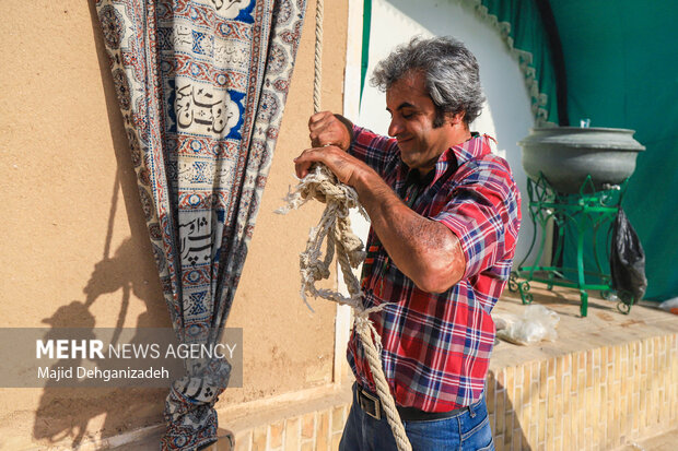 آیین سنتی «پوش کشی» در حسینیه بزرگ فهادان یزد