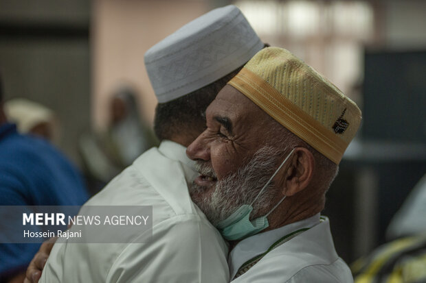 بازگشت اولین گروه حجاج بیت الله الحرام به گلستان