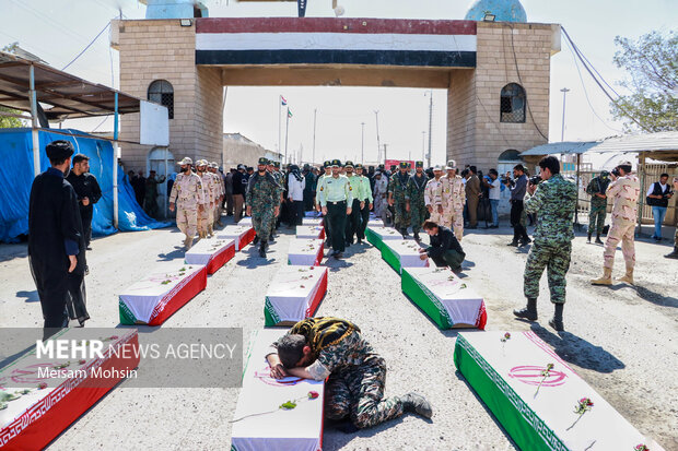 ورود پیکر ۱۸ شهید دفاع مقدس به کشور از مرز شلمچه