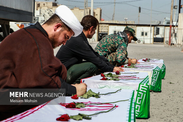 ورود پیکر ۱۸ شهید دفاع مقدس به کشور از مرز شلمچه