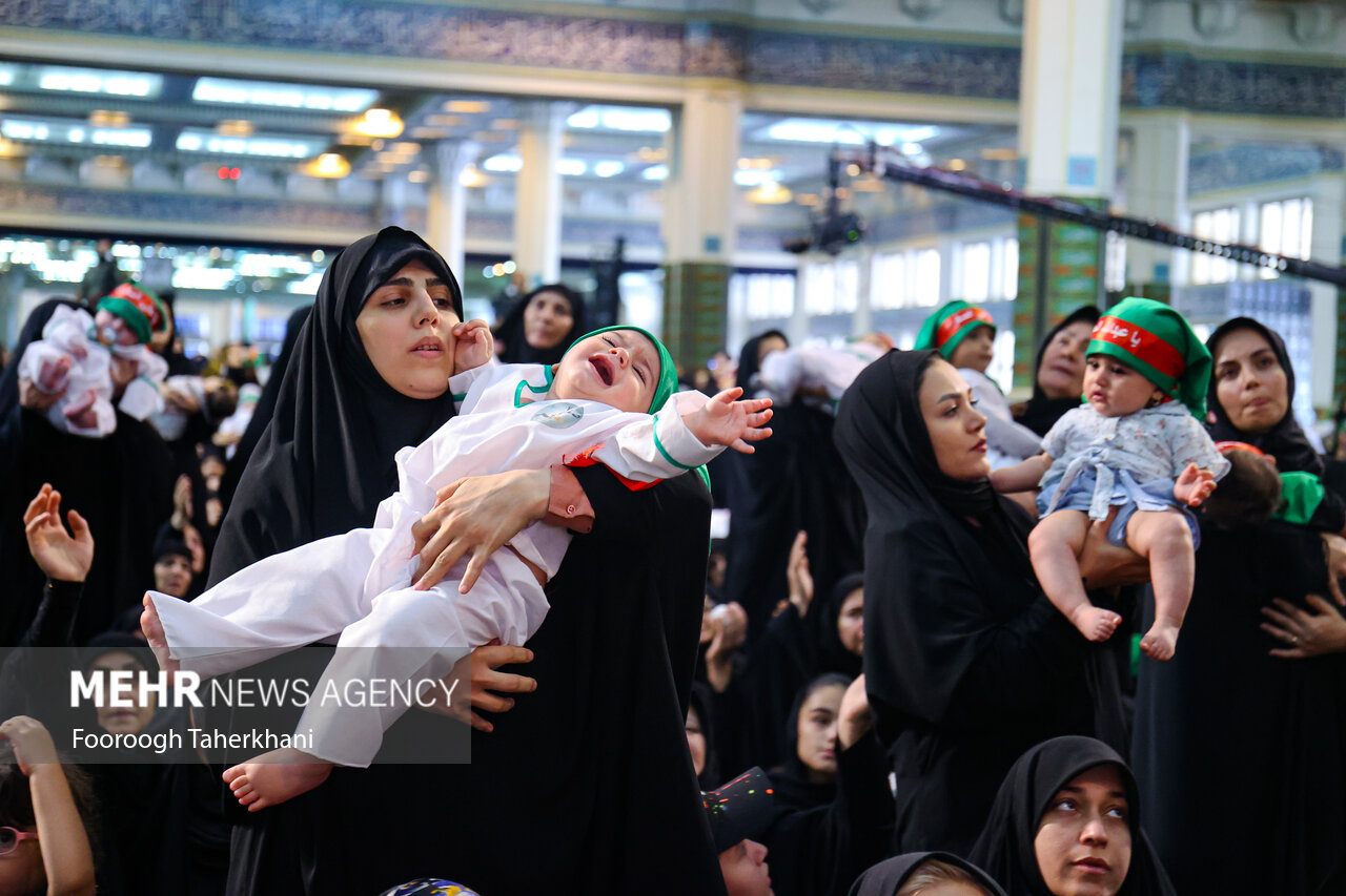 مراسم شیرخوارگان حسینی در مصلی تهران همزمان با فرارسیدن اولین جمعه ماه محرم مصادف با ۳۰ تیر ۱۴۰۲ مراسم شیرخوارگان حسینی با حضور مادران و نوزادان در مصلی امام خمینی (ره) تهران برگزار شد