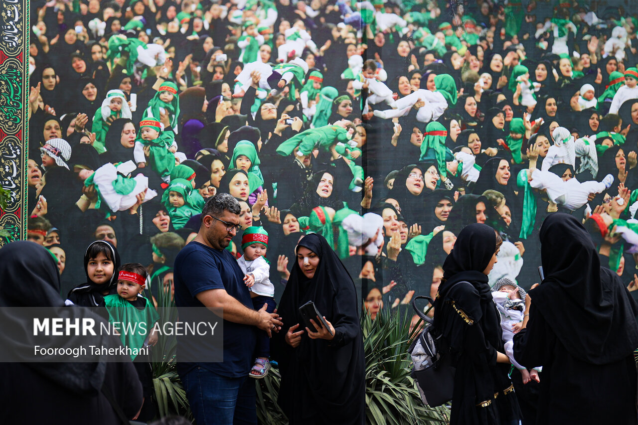 مراسم شیرخوارگان حسینی در مصلی تهران همزمان با فرارسیدن اولین جمعه ماه محرم مصادف با ۳۰ تیر ۱۴۰۲ مراسم شیرخوارگان حسینی با حضور مادران و نوزادان در مصلی امام خمینی (ره) تهران برگزار شد