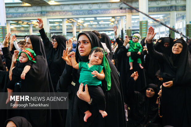 مراسم شیرخوارگان حسینی در مصلی تهران همزمان با فرارسیدن اولین جمعه ماه محرم مصادف با ۳۰ تیر ۱۴۰۲ مراسم شیرخوارگان حسینی با حضور مادران و نوزادان در مصلی امام خمینی (ره) تهران برگزار شد