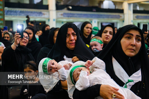 مراسم شیرخوارگان حسینی در مصلی تهران همزمان با فرارسیدن اولین جمعه ماه محرم مصادف با ۳۰ تیر ۱۴۰۲ مراسم شیرخوارگان حسینی با حضور مادران و نوزادان در مصلی امام خمینی (ره) تهران برگزار شد