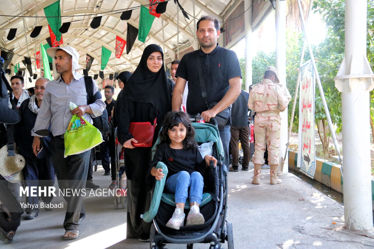 نوجوانان «دهه هشتادی» و «دهه نودی» در راه اربعین