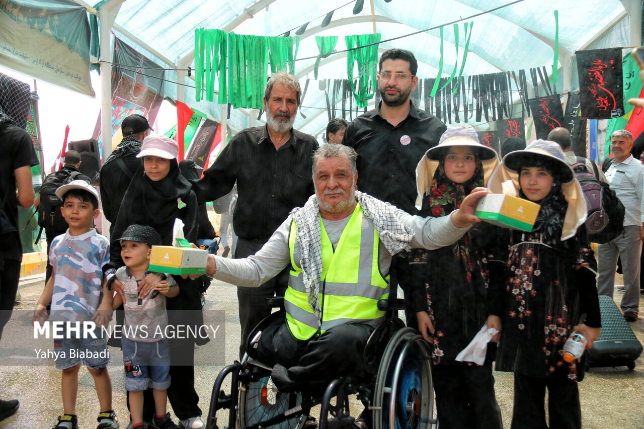 نوجوانان «دهه هشتادی» و «دهه نودی» در راه اربعین