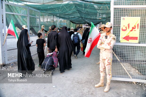 بازگشت زائران اربعین حسینی از مرز خسروی