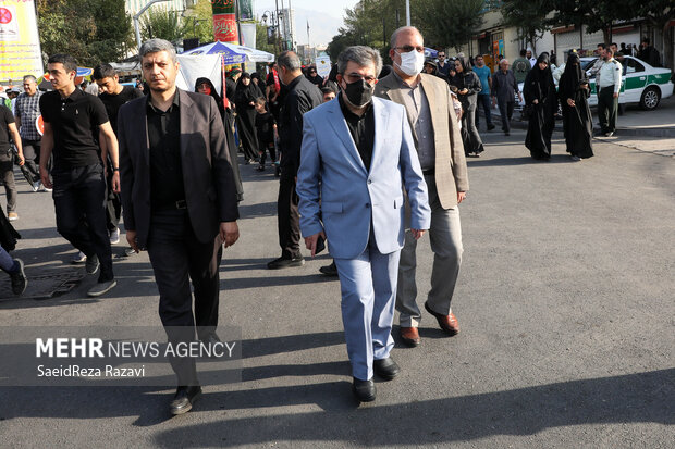 مراسم راهپیمایی جاماندگان اربعین حسینی در تهران صبح امروز چهارشنبه ۱۵ شهریور ۱۴۰۲ مصادف با اربعین حسینی (ع) از میدان امام حسین (ع) به سمت حرم عبدالعظیم حسنی (ع) با حضور عزاداران و عاشقان اهل بیت (ع) در حال برگزاری است