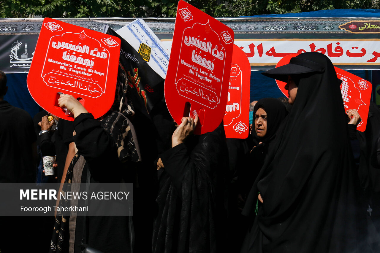 مراسم راهپیمایی جاماندگان اربعین حسینی در تهران صبح امروز چهارشنبه ۱۵ شهریور ۱۴۰۲ مصادف با اربعین حسینی (ع) از میدان امام حسین (ع) به سمت حرم عبدالعظیم حسنی (ع) با حضور عزاداران و عاشقان اهل بیت (ع) در حال برگزاری است