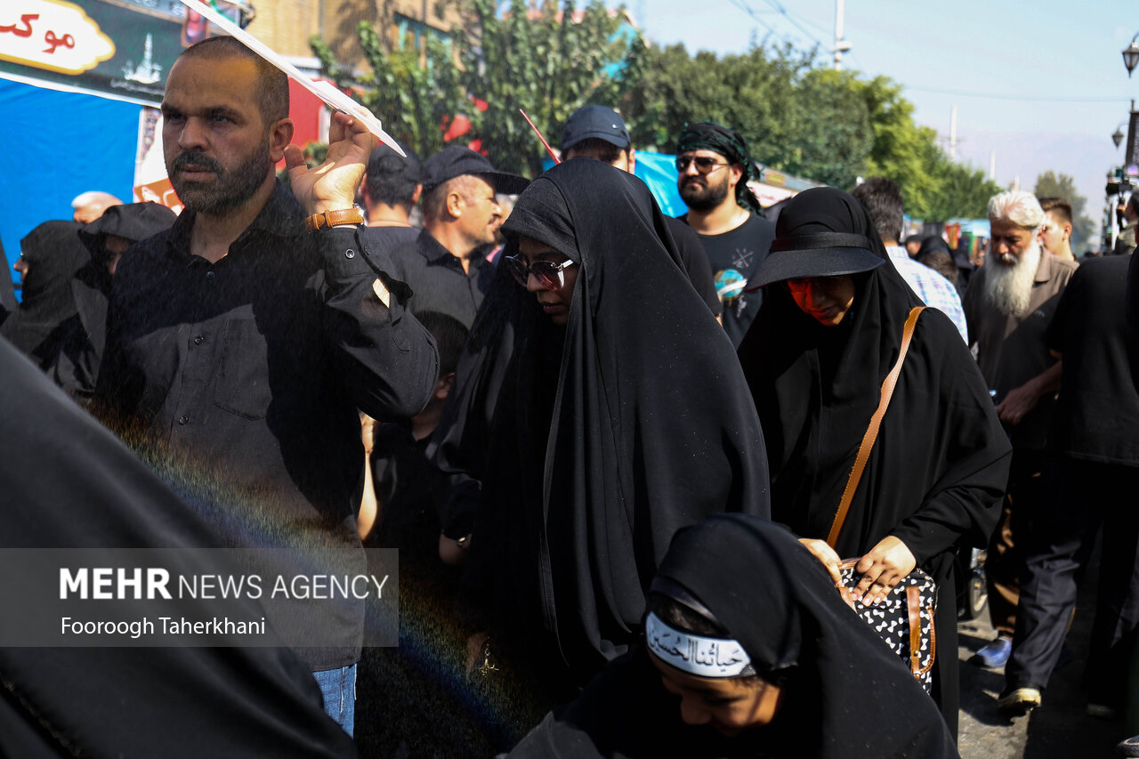 مراسم راهپیمایی جاماندگان اربعین حسینی در تهران صبح امروز چهارشنبه ۱۵ شهریور ۱۴۰۲ مصادف با اربعین حسینی (ع) از میدان امام حسین (ع) به سمت حرم عبدالعظیم حسنی (ع) با حضور عزاداران و عاشقان اهل بیت (ع) در حال برگزاری است