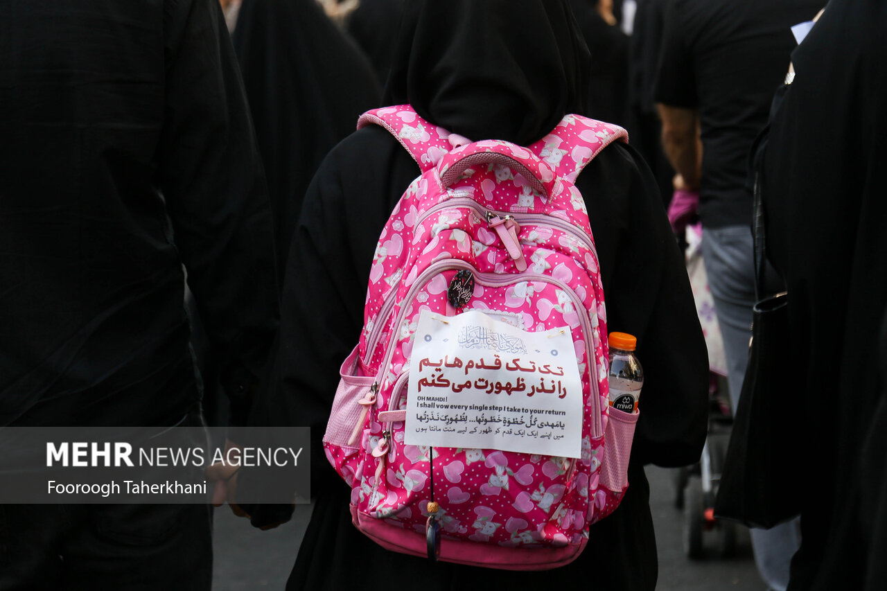 مراسم راهپیمایی جاماندگان اربعین حسینی در تهران صبح امروز چهارشنبه ۱۵ شهریور ۱۴۰۲ مصادف با اربعین حسینی (ع) از میدان امام حسین (ع) به سمت حرم عبدالعظیم حسنی (ع) با حضور عزاداران و عاشقان اهل بیت (ع) در حال برگزاری است