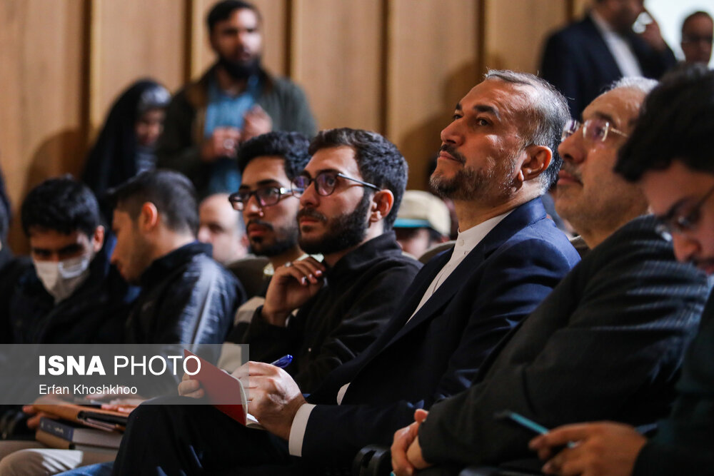 حضور حسین امیرعبداللهیان، وزیر امور خارجه در نشست پرسش و پاسخ با دانشجویان دانشگاه تهران