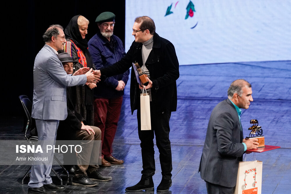 تقدیر از برگزیدگان در مراسم اختتامیه سی و نهمین جشنواره بین‌المللی موسیقی فجر