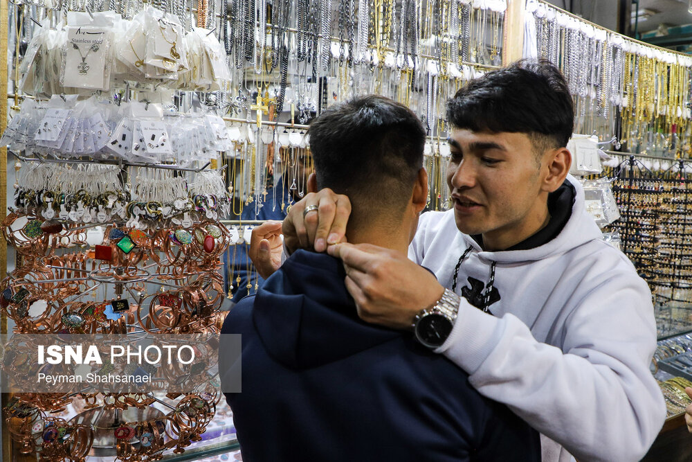 خرید مسافران نوروزی در بازار اصفهان